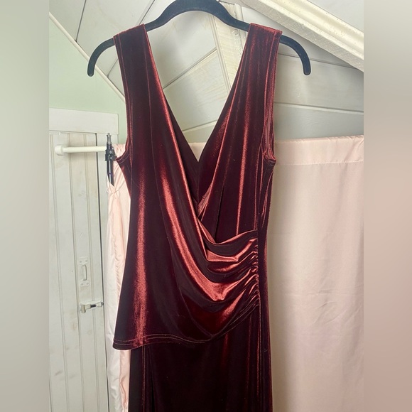 Georgiou Studio Burgundy Velvet Cocktail Dress V neck Side Slit Medium - Picture 4 of 16